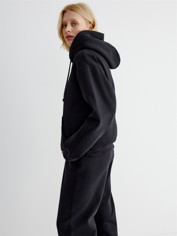 худи оверсайз с капюшоном из россии вид сбоку