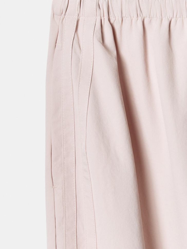 широкие брюки с завязками по низу из линейки  young из проверенных материалов спереди