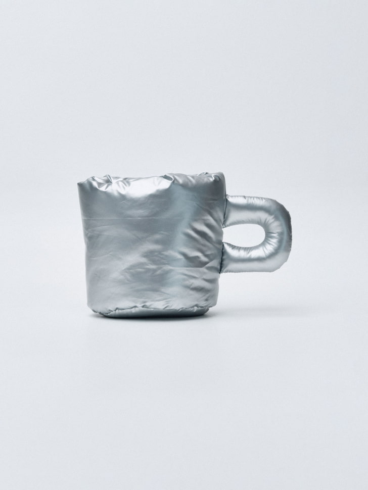 Косметичка в виде кружки из коллекции SELA х VASILINCIAGA. Фото №3