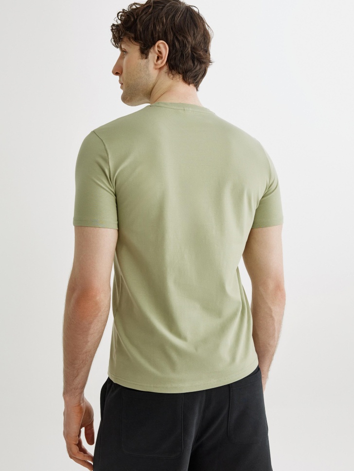 базовая облегающая футболка из россии вид сбоку