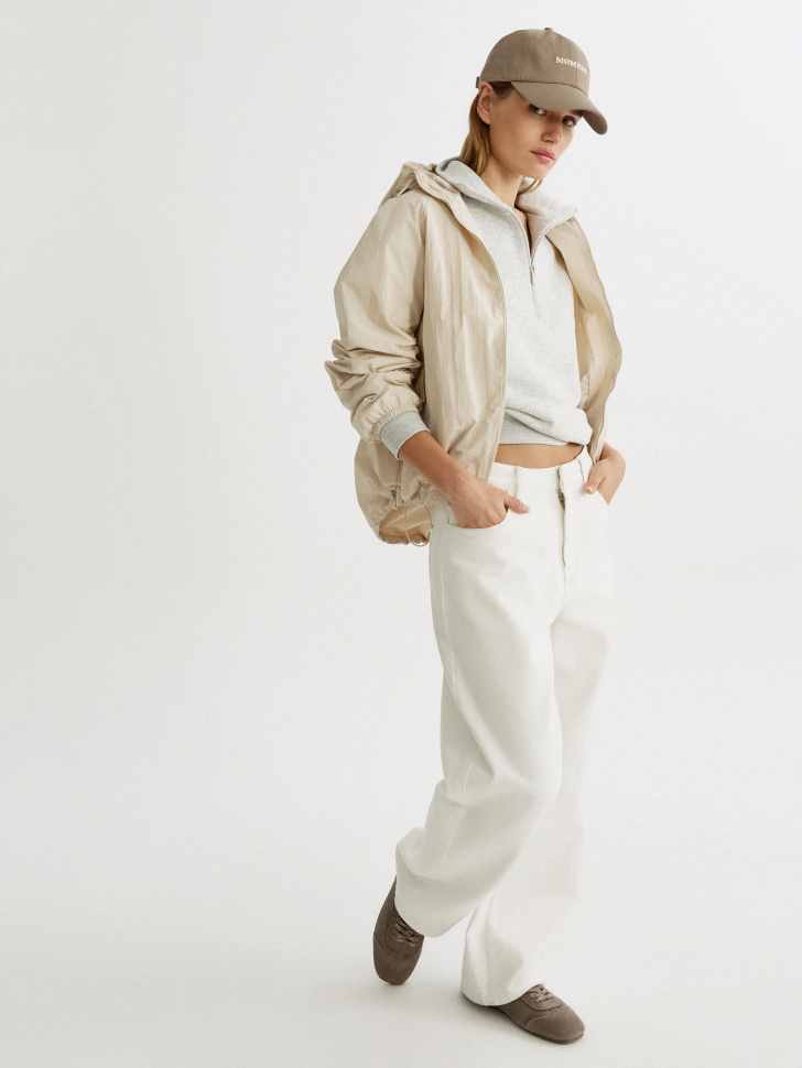 влагонепроницаемая ветровка из жатой ткани от бренда sela вид слева