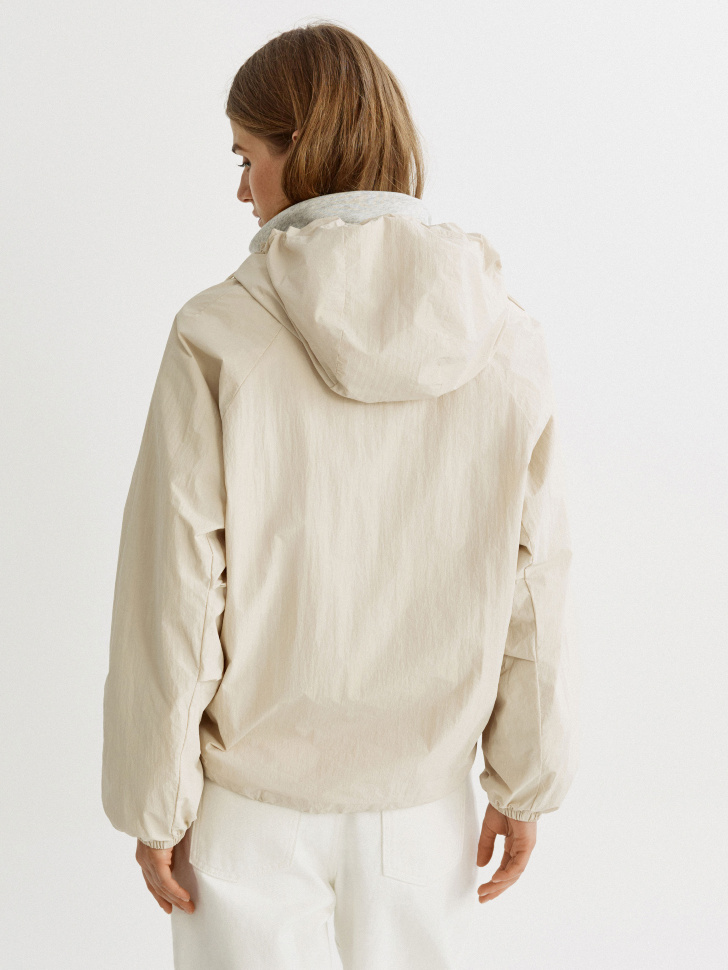 влагонепроницаемая ветровка из жатой ткани из россии вид сбоку