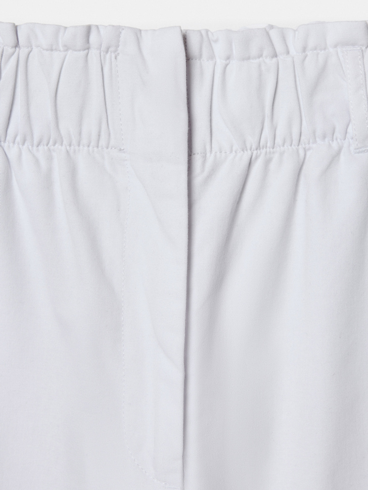 короткие шорты с присборенной талией из хлопка спереди