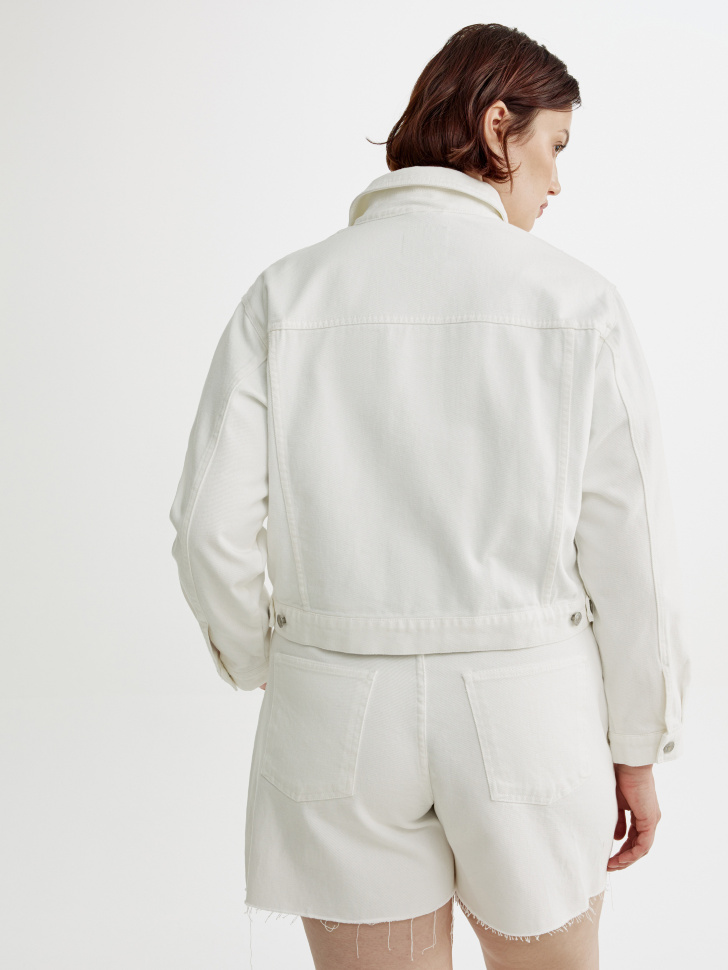 укороченная джинсовая куртка оверсайз по цене 3999 руб вид справа