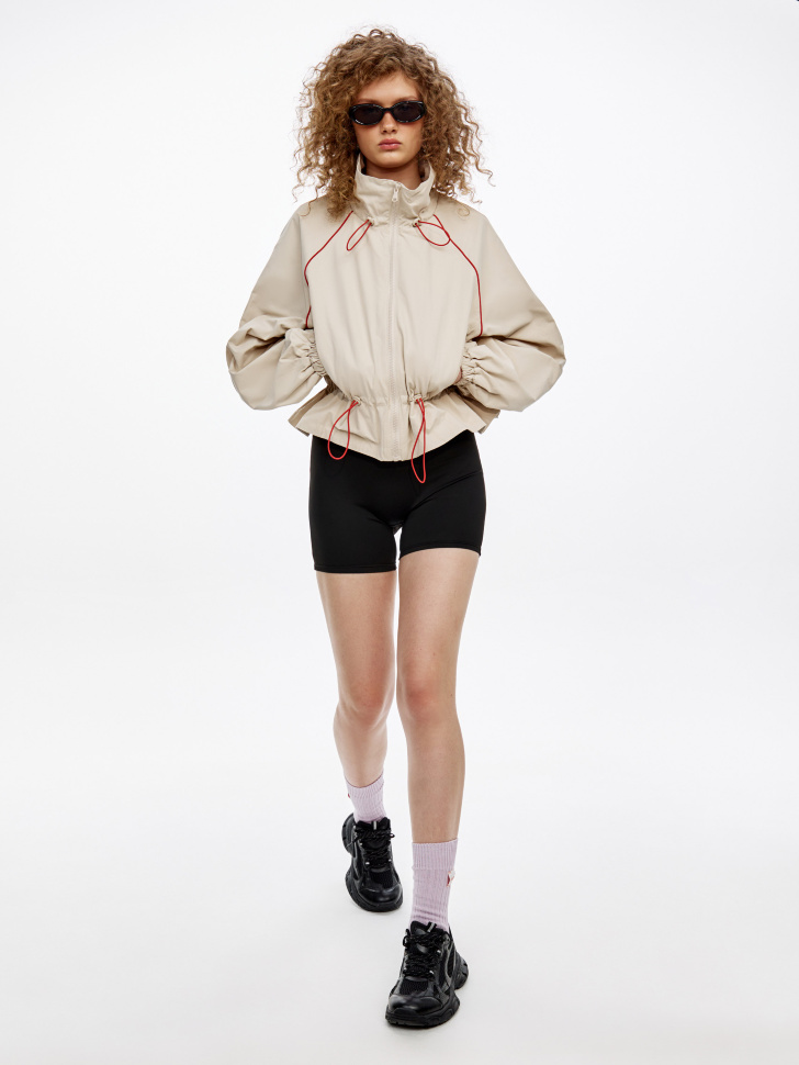 легкая ветровка оверсайз из линейки  young от бренда sela вид слева