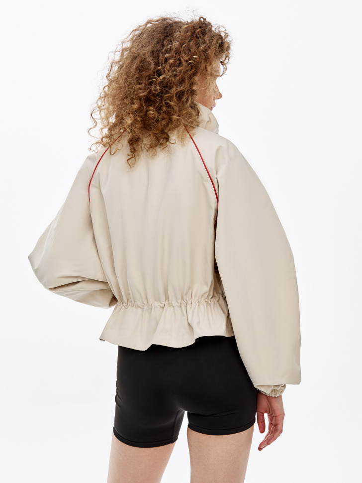 легкая ветровка оверсайз из линейки  young по цене 5599 руб вид справа