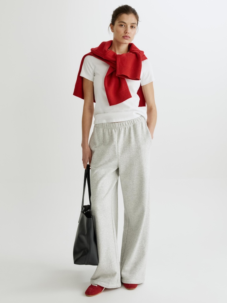 футболка kira slim fit от бренда sela вид слева