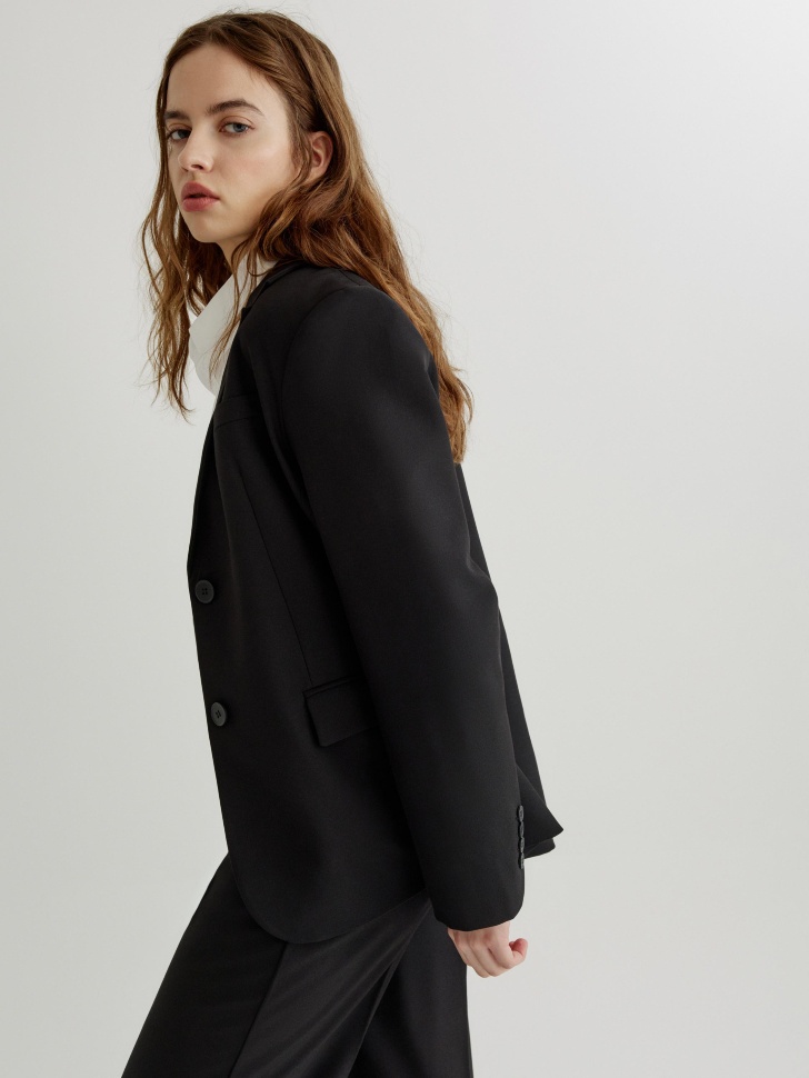 классический однобортный жакет из россии вид сбоку