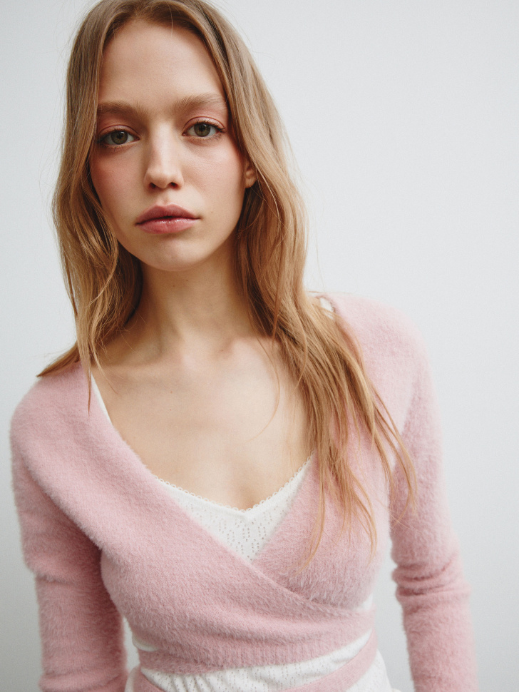 пушистый кардиган на запах из линейки  young по цене 2799 руб вид справа