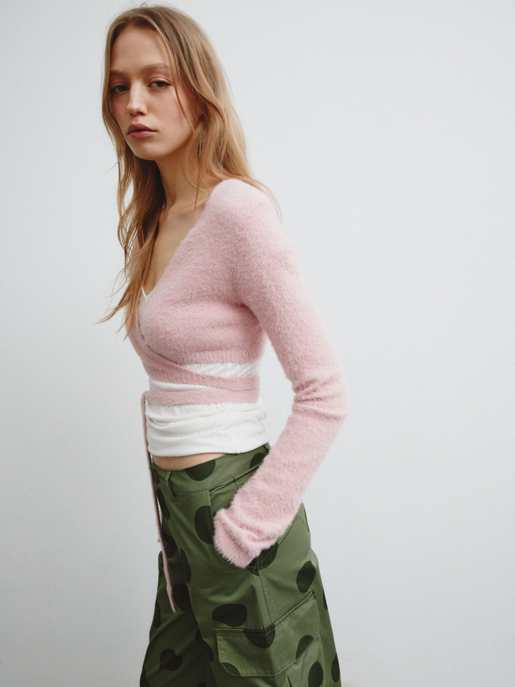 пушистый кардиган на запах из линейки  young из россии вид сбоку