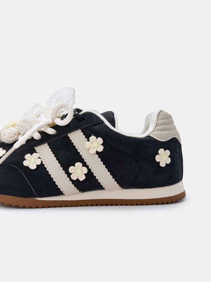 комбинированные кеды с декором для девочек по цене 4999 руб вид справа