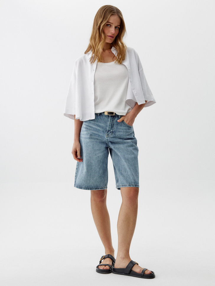 укороченная рубашка оверсайз из вискозы и льна от бренда sela вид слева