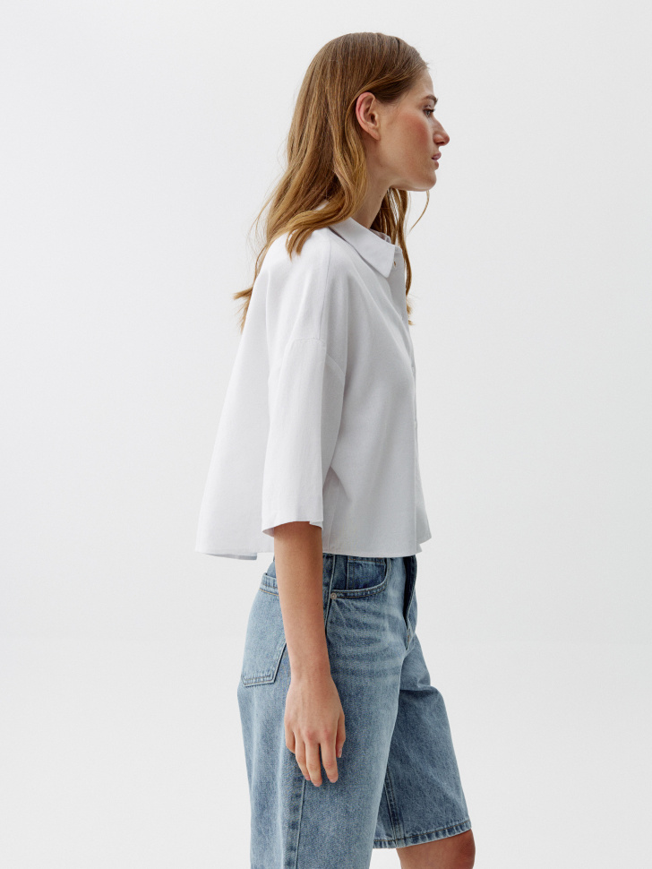 укороченная рубашка оверсайз из вискозы и льна из россии вид сбоку
