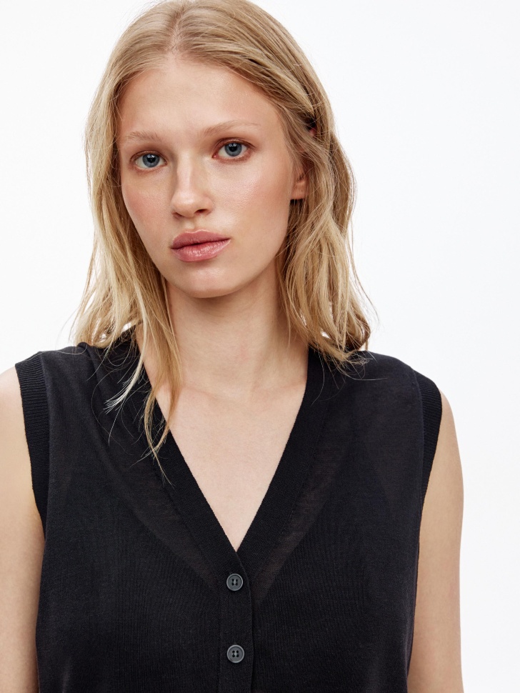 вязаный жилет из смесового лиоцелла с содержанием льна из россии вид сбоку