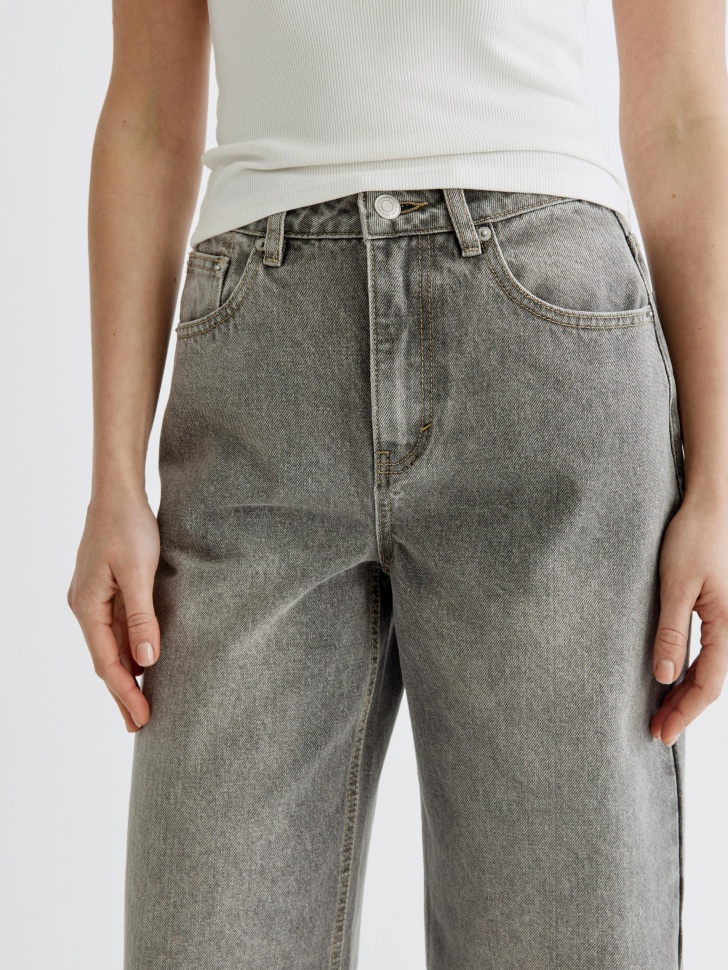 Товар красного цвета с внутренней стороны