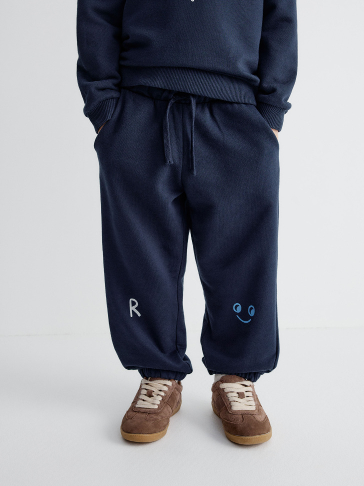 базовые джоггеры для мальчиков от бренда sela вид слева