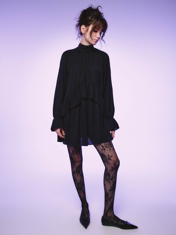 мини платье из линейки  young из россии вид сбоку