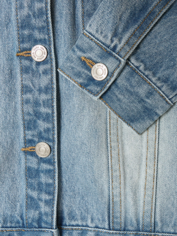 джинсовая куртка с аппликацией на спине для девочек из россии вид сбоку