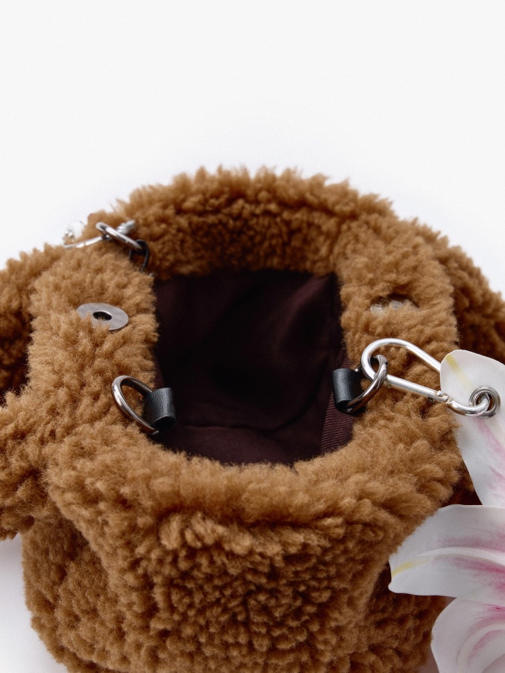 меховая сумка с обвесами для девочек из россии вид сбоку