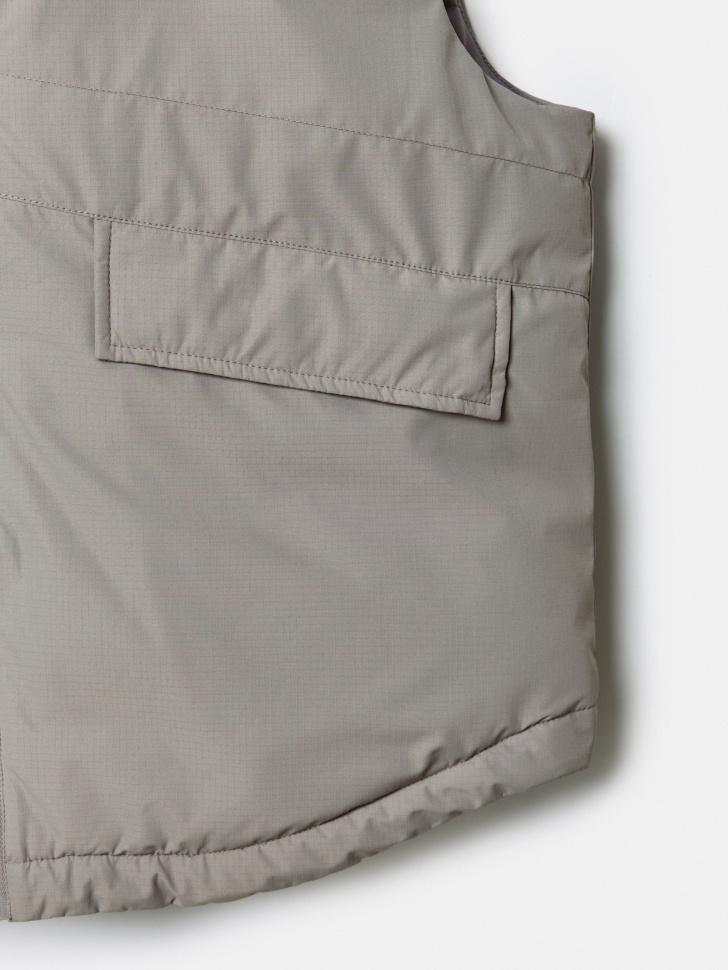 дутый жилет для мальчиков из пуха спереди