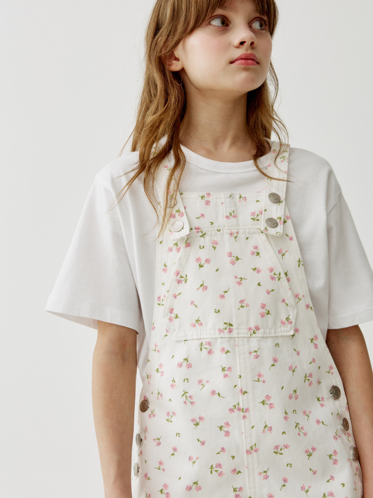 джинсовый комбинезон с принтом для девочек по цене 2999 руб вид справа