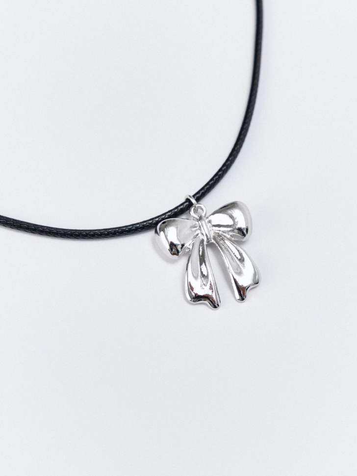 колье с подвеской для девочек от бренда sela вид слева