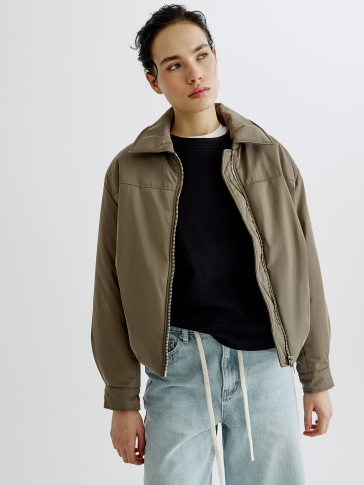 короткая куртка с воротником из проверенных материалов спереди