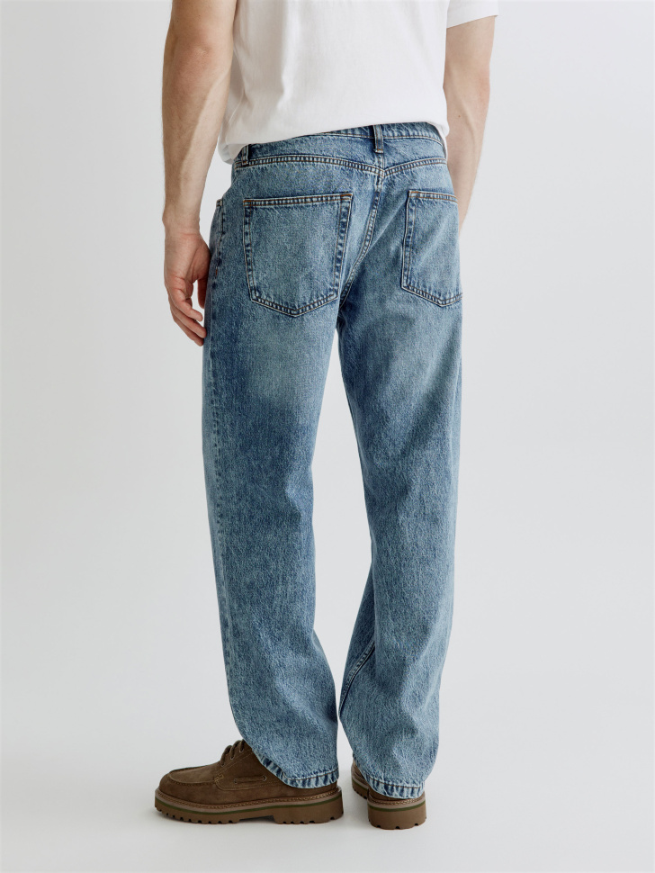 прямые джинсы со средней посадкой по цене 3999 руб вид справа