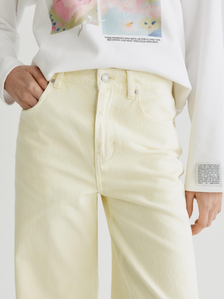 широкие джинсы со средней посадкой из россии вид сбоку