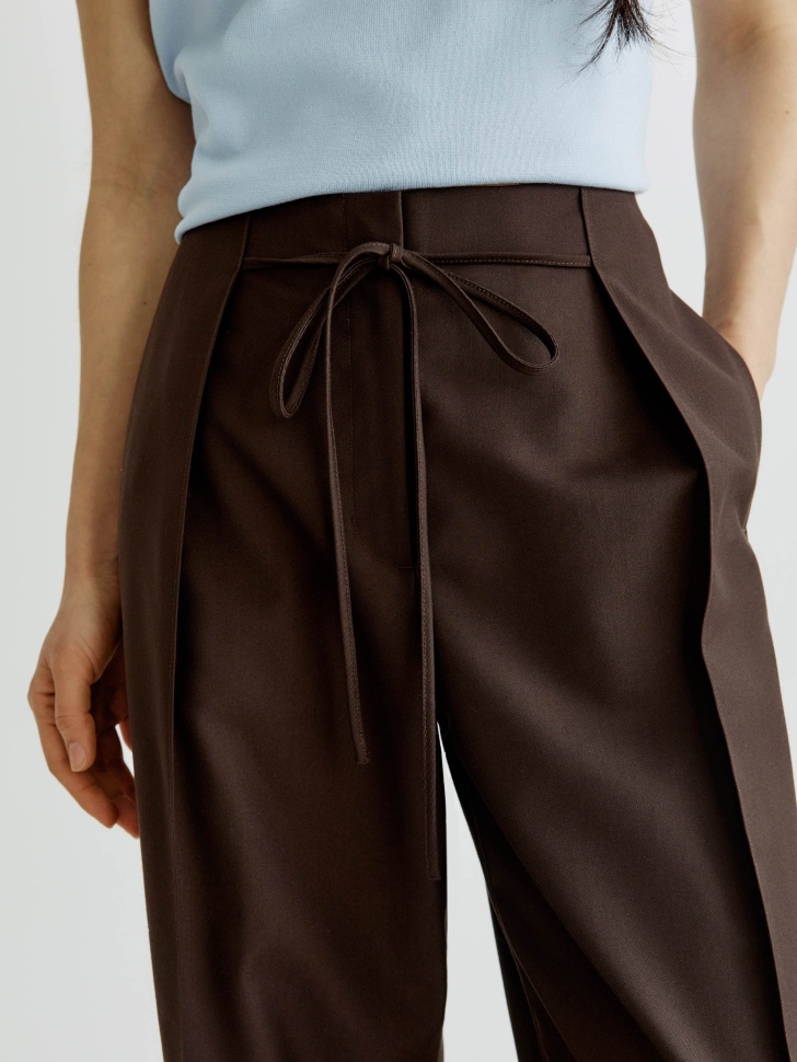 прямые брюки из костюмной ткани от бренда sela вид слева