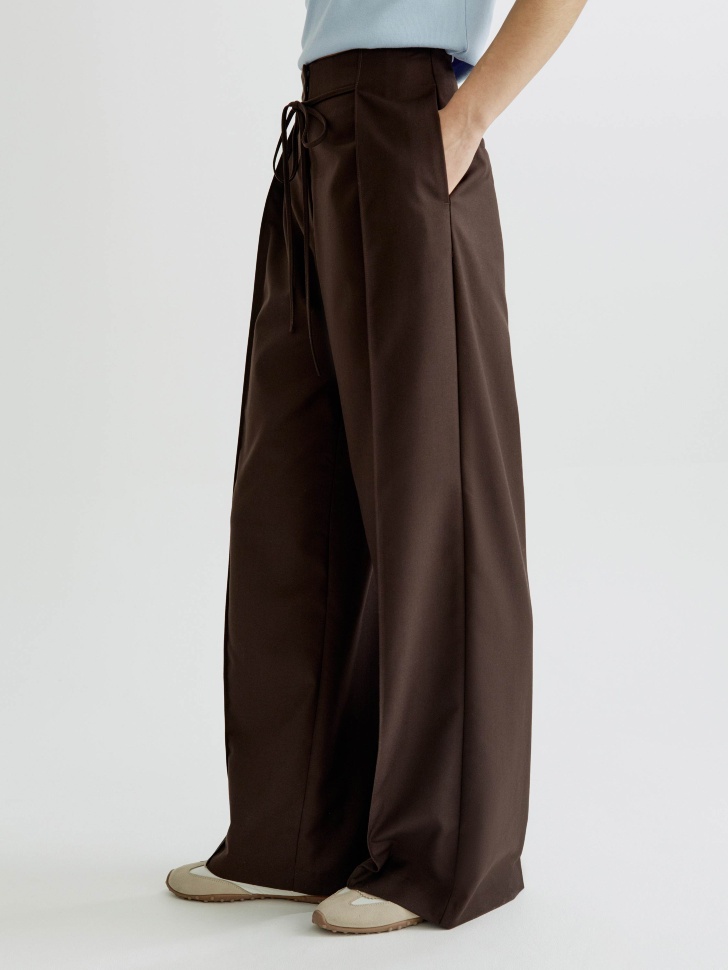 прямые брюки из костюмной ткани по цене 3999 руб вид справа