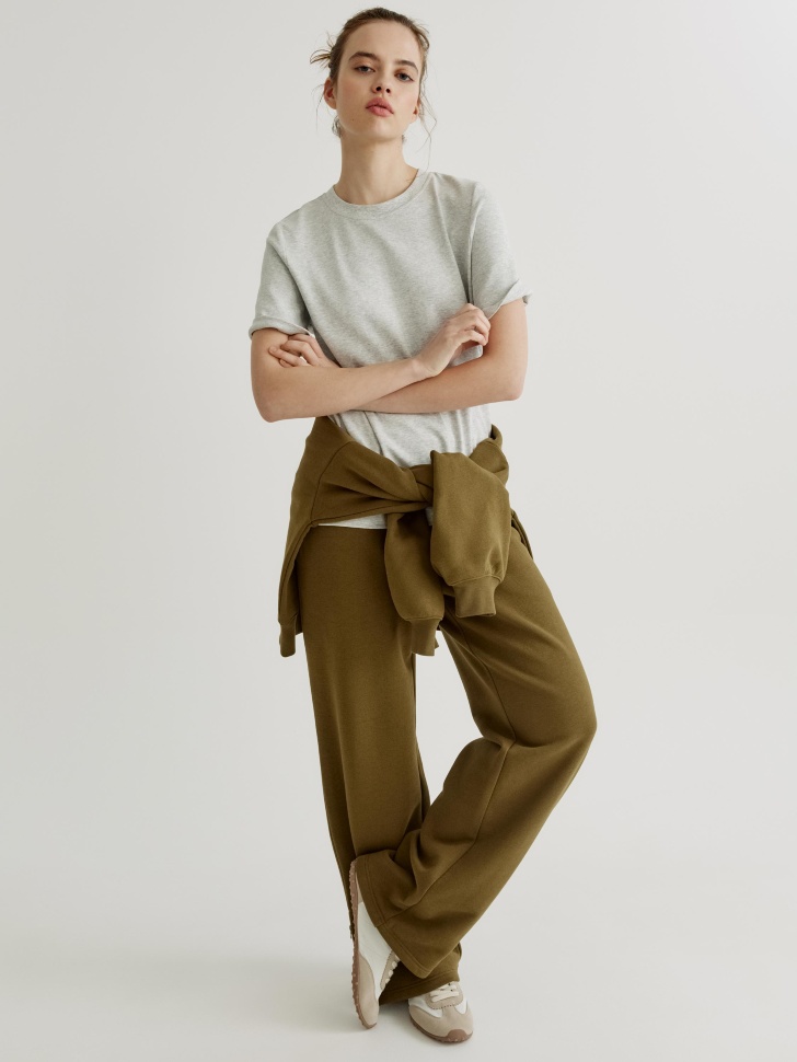 базовая футболка из интерлока от бренда sela вид слева