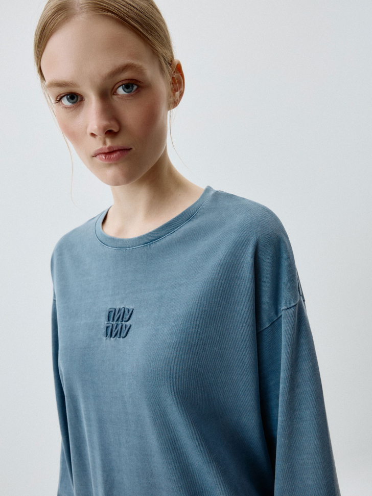 

Лонгслив оверсайз с вышивкой