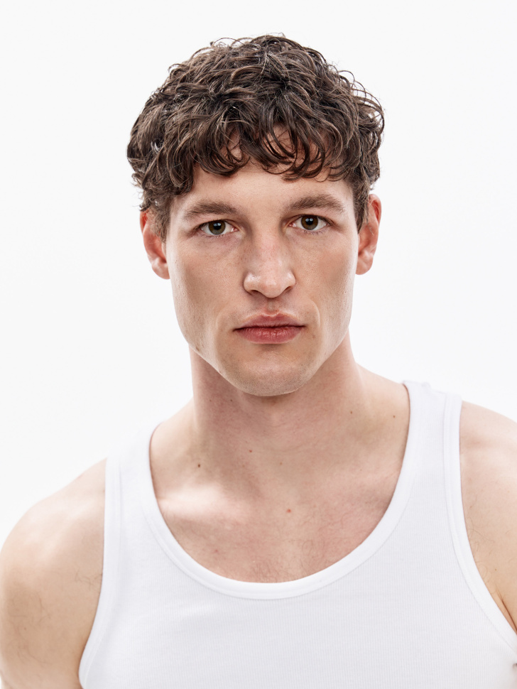 базовая бельевая майка из россии вид сбоку