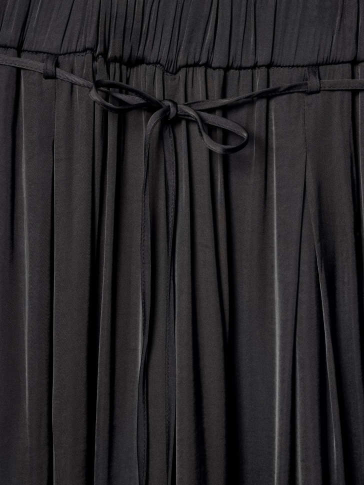 широкие брюки из фактурной ткани универсального стиля с лицевой стороны