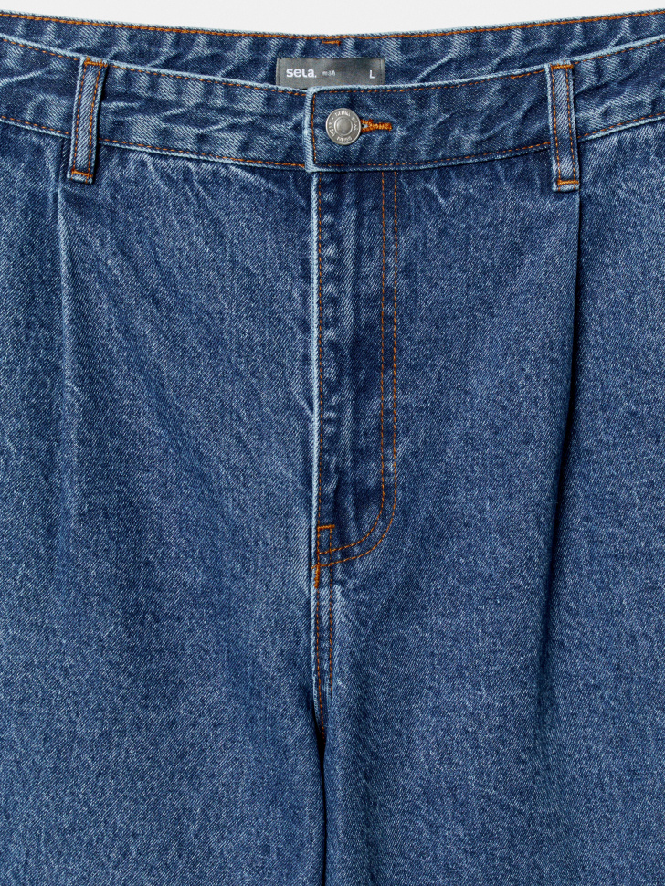 джинсы объемного силуэта с защипами от бренда sela вид слева