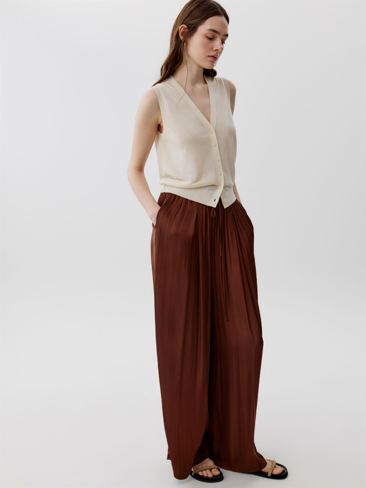 вязаный жилет из смесового лиоцелла с содержанием льна из россии вид сбоку