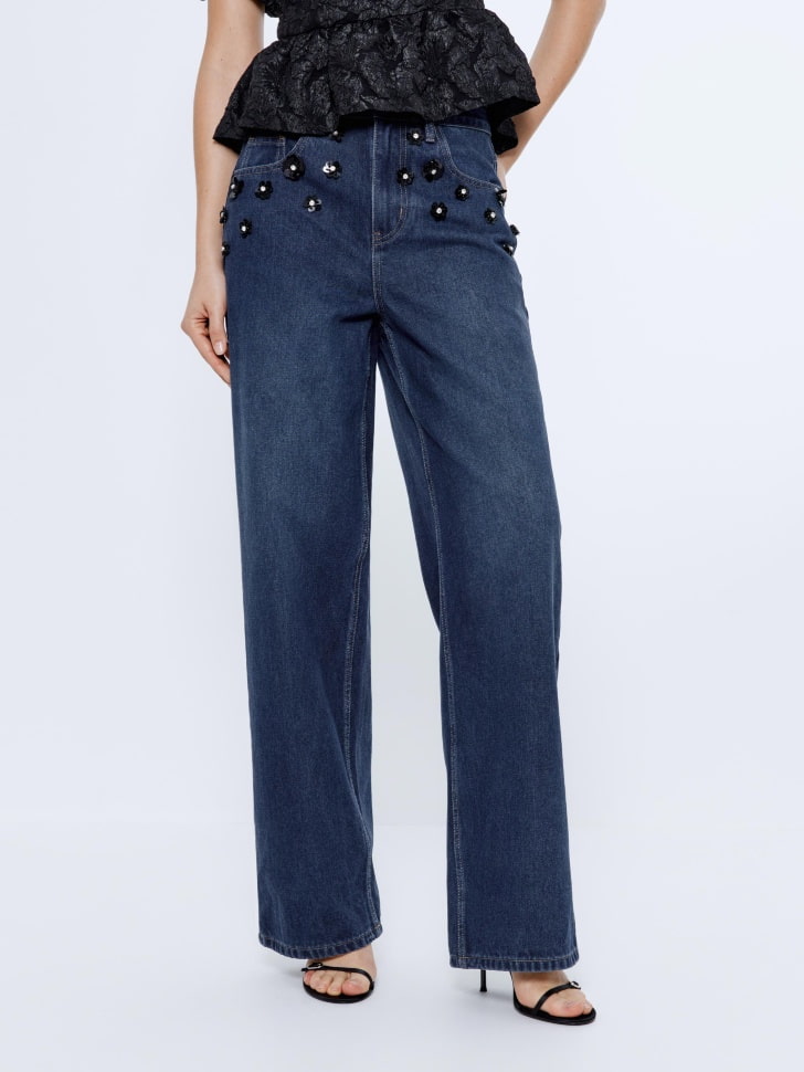 джинсы loose straight с цветочным декором 4610517289926 по акции