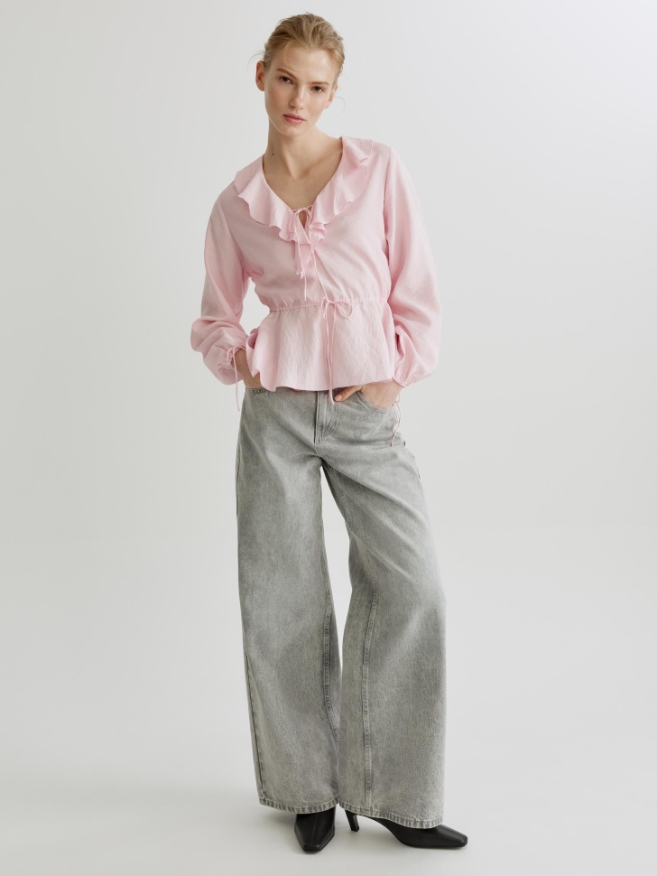 блуза с баской и оборками от бренда sela вид слева