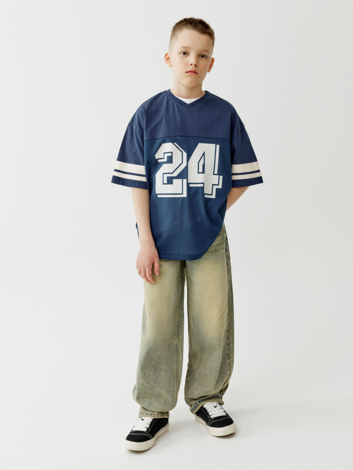 комбинированная футболка в спортивном стиле для мальчиков от бренда sela вид слева