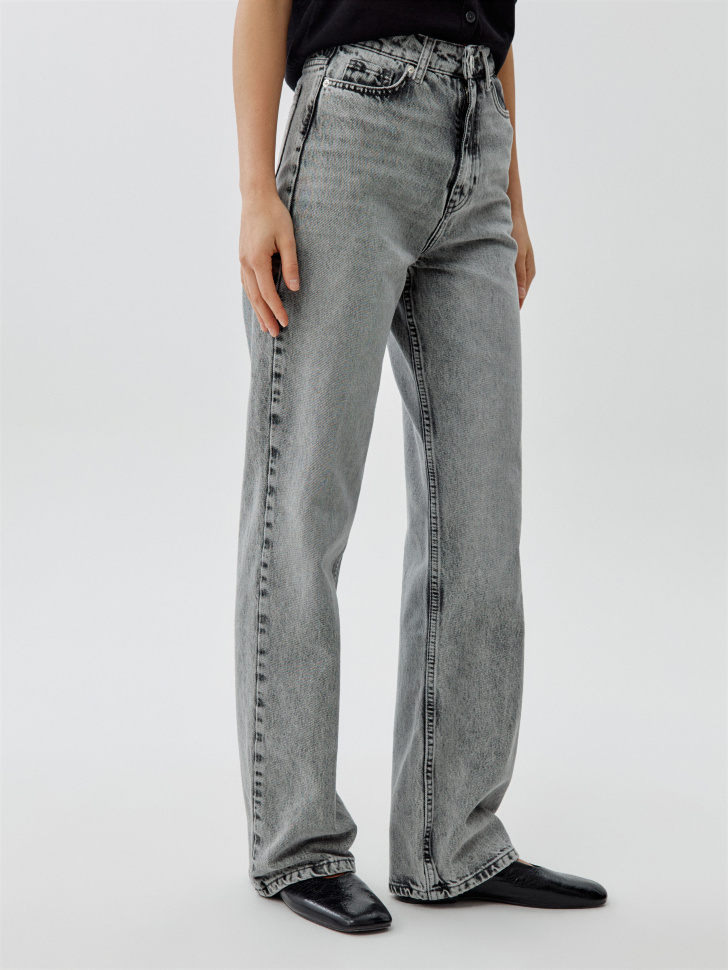 джинсы прямого кроя со средней посадкой по цене 4299 руб вид справа