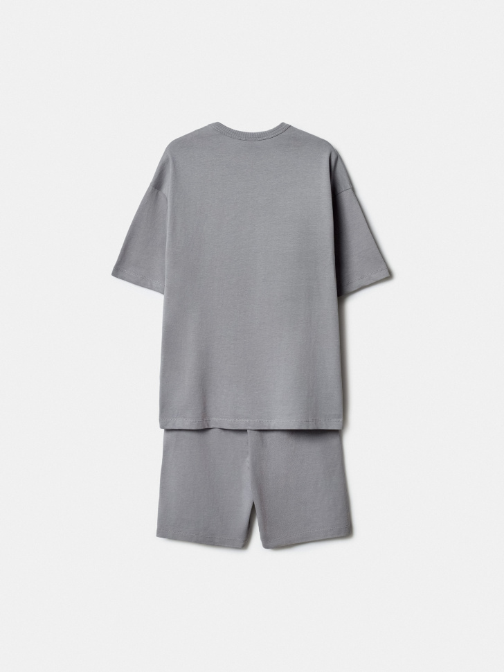 комплект из футболки и шорт для мальчиков по цене 1999 руб вид справа