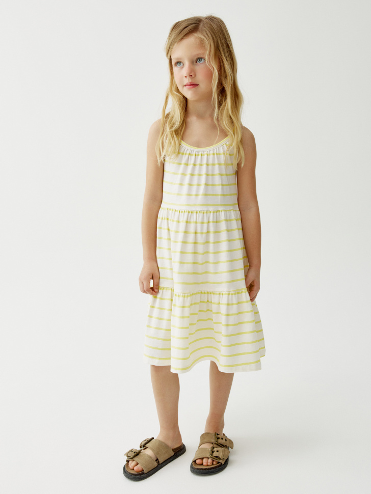 трикотажное платье на бретелях для девочек от бренда sela вид слева