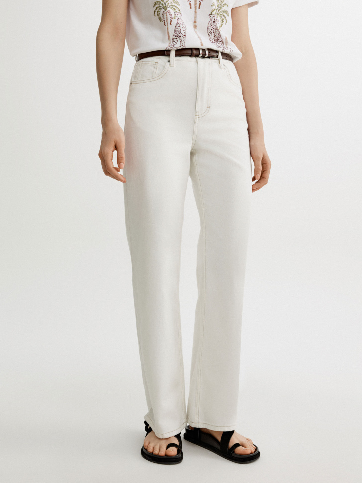 классические прямые джинсы со средней посадкой от бренда sela вид слева