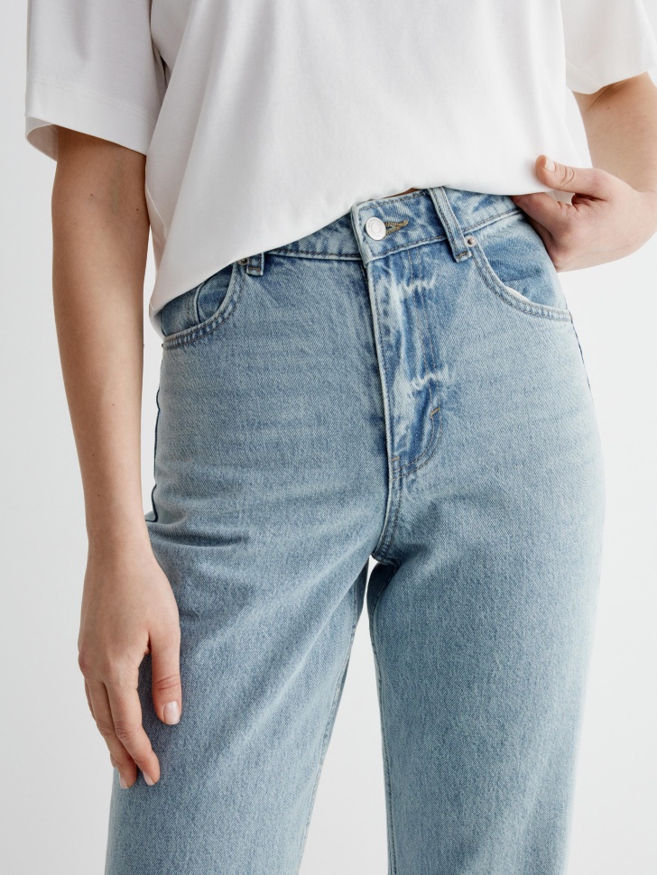 широкие джинсы с высокой посадкой из россии вид сбоку