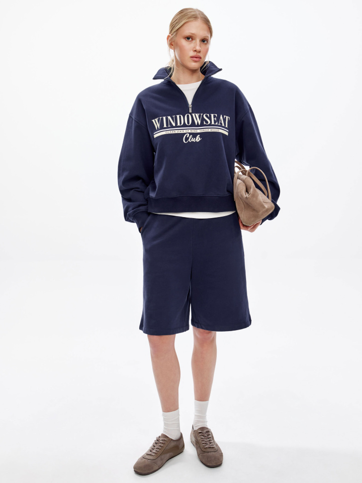 свитшот оверсайз с воротником на молнии из футера спереди