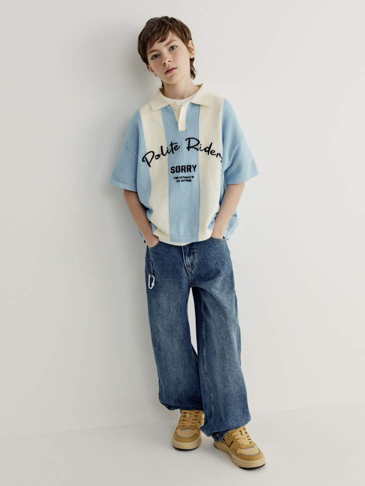 вязаное поло оверсайз в полоску с вышивкой для мальчиков по цене 2299 руб вид справа