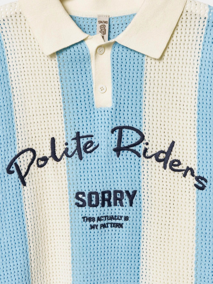 вязаное поло оверсайз в полоску с вышивкой для мальчиков из хлопка спереди