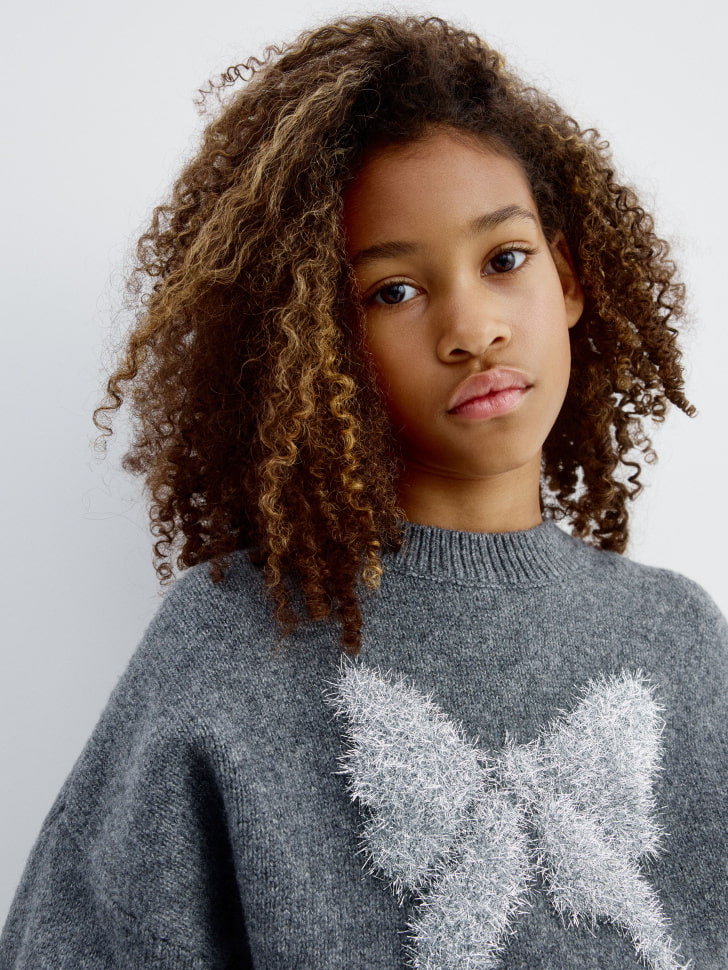 укороченный вязаный джемпер с люрексом для девочек 4610517134585 по низкой цене