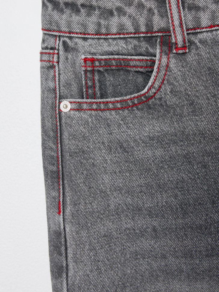 джинсы straight fit с красной строчкой для мальчиков 4680798580968 по низкой цене